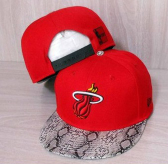 fitted baseball cap